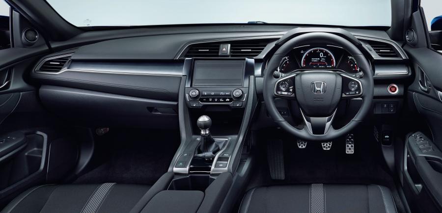 Торпедо Honda Civic Hatchback (FK) 2019 года  (JP) (фото 17 из 21)